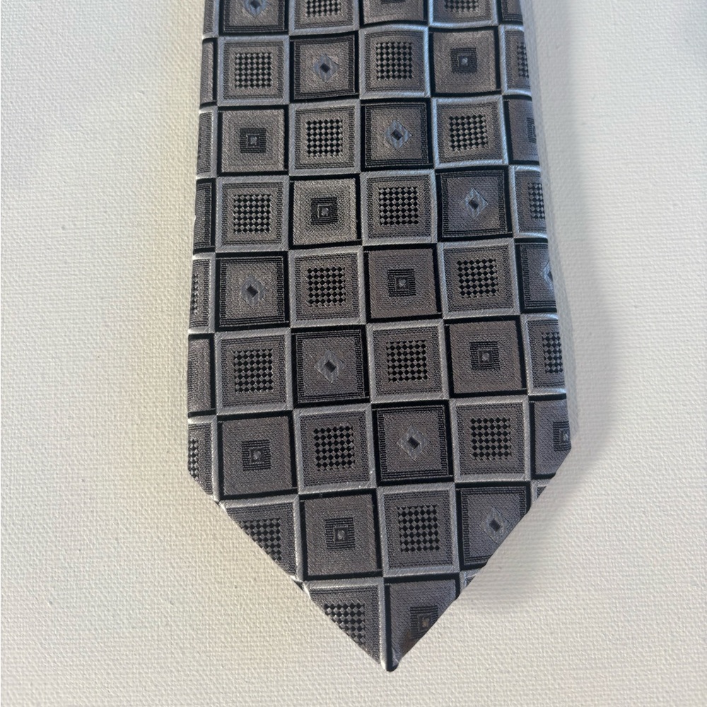 Harve Benard Black and Grey Geometric Silk Tie